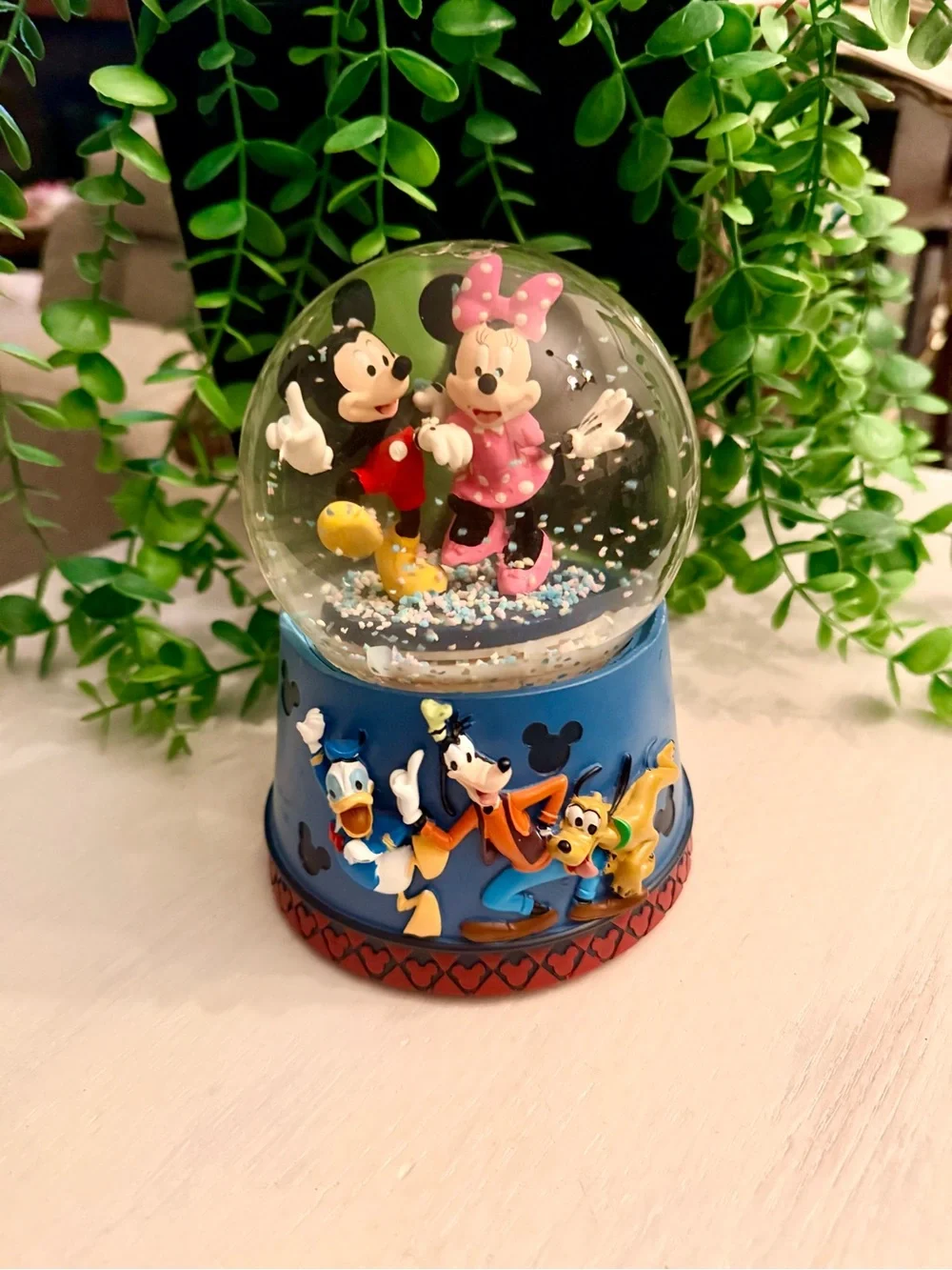 Disney Mickey Minnie Musical Snow Globe Friends Collectible